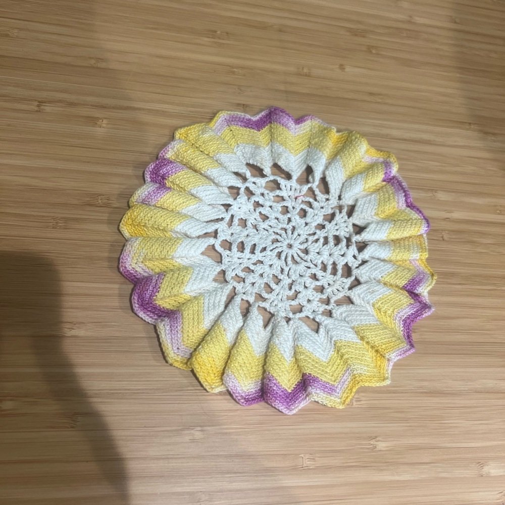 🌸 Handmade Crochet Doily – Pastel Zigzag Edge (7”) 🌸